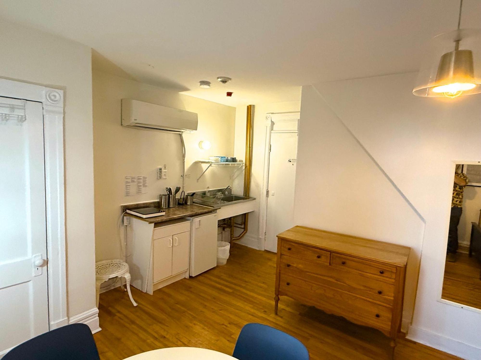 Estudio Económico con baño compartido